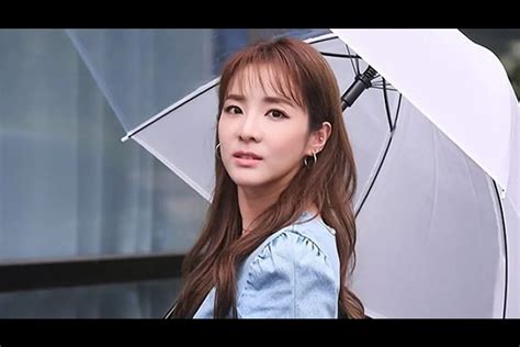 Sandara Park apologizes to ex.